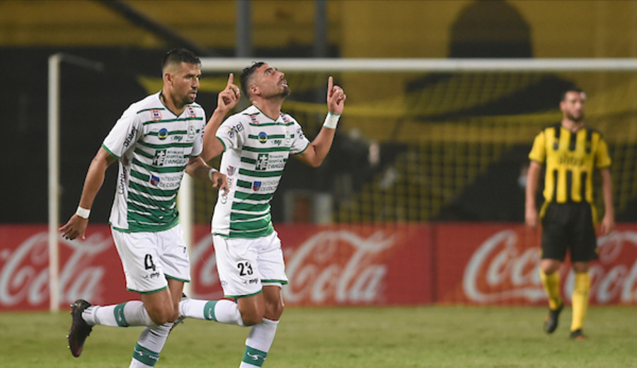 Peñarol y Plaza Colonia comienzan su disputa por el Campeonato Uruguayo