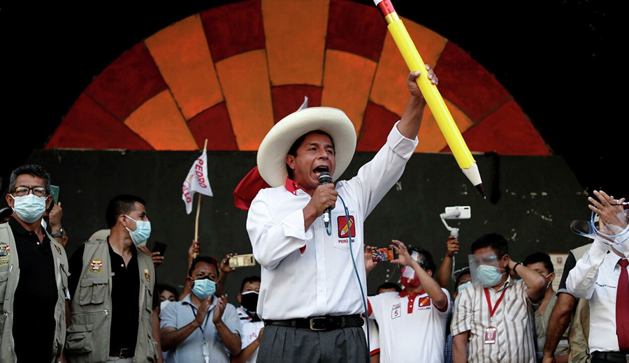 imagen de Perú: Con el 98,33% de actas contabilizadas, Castillo supera por 0,41% (casi 72.000 votos) a Keiko Fujimori