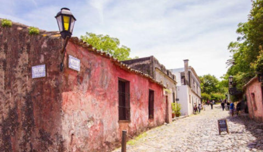 imagen de Beneficios de alquilar un auto para hacer turismo en Colonia del Sacramento