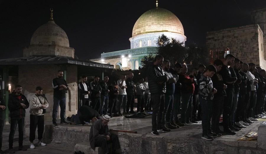 imagen de Cientos de palestinos se encierran en la mezquita de Al Aqsa y se eleva la tensión en Jerusalén