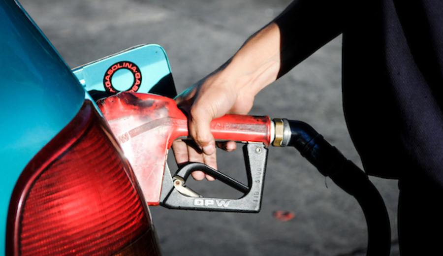 imagen de Transportistas de combustibles dejan de proveer estaciones “porque gobierno finalizó vinculación de Ancap con empresas”