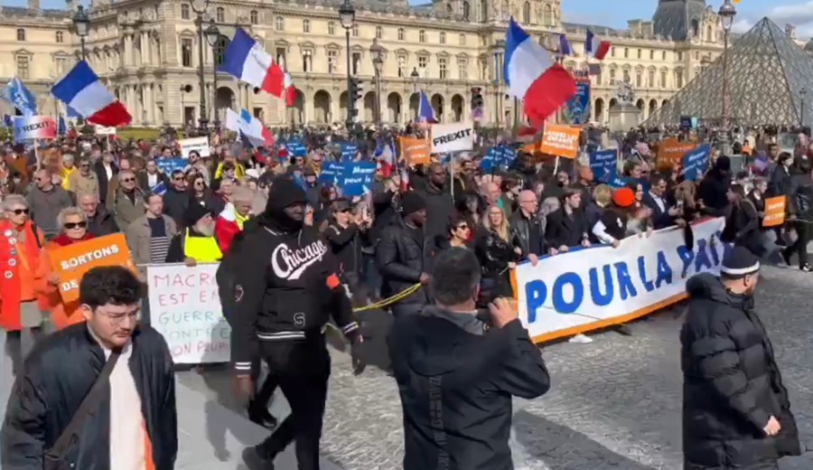 imagen de Se manifiestan en París para pugnar por la salida de Francia de la OTAN y la paz en Ucrania