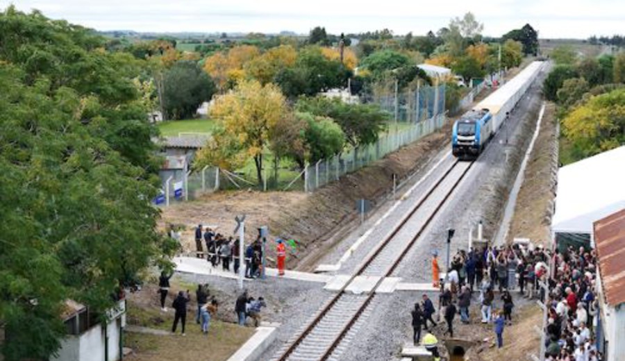 imagen de Quedó inaugurado el Ferrocarril Central, que conecta pueblo Centenario con el puerto de Montevideo