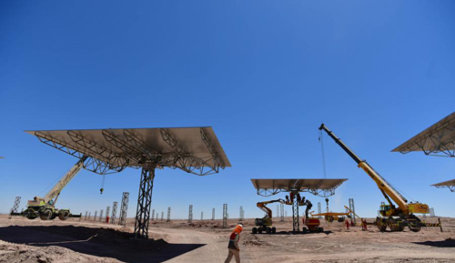 imagen de Chile inaugura su mayor planta solar en el desierto de Atacama, con miras a la descarbonización total en 2050