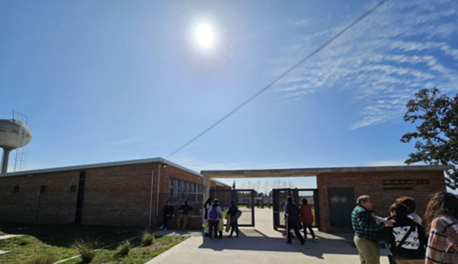 imagen de En predio cedido por la Intendencia, se inauguró el nuevo edificio del Liceo de Casarino