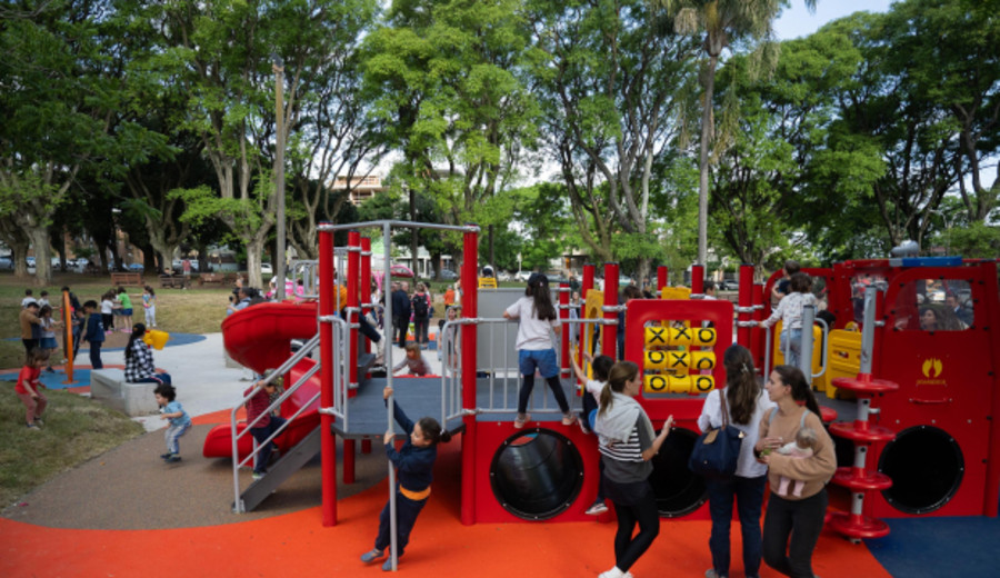 imagen de Inauguran obras en plaza Ituzaingó