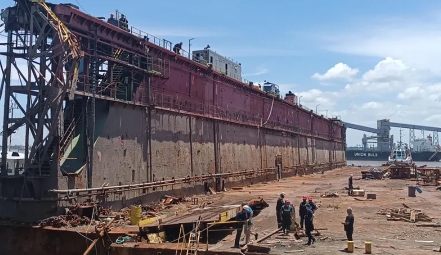 imagen de López Mena y chinos interesados en instalar un nuevo dique flotante en Puerto de Montevideo