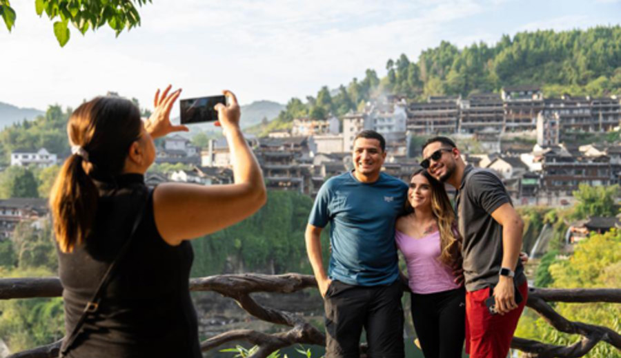 imagen de Turistas internacionales exploran el interior del país aprovechando la ola de "Viaje por China"