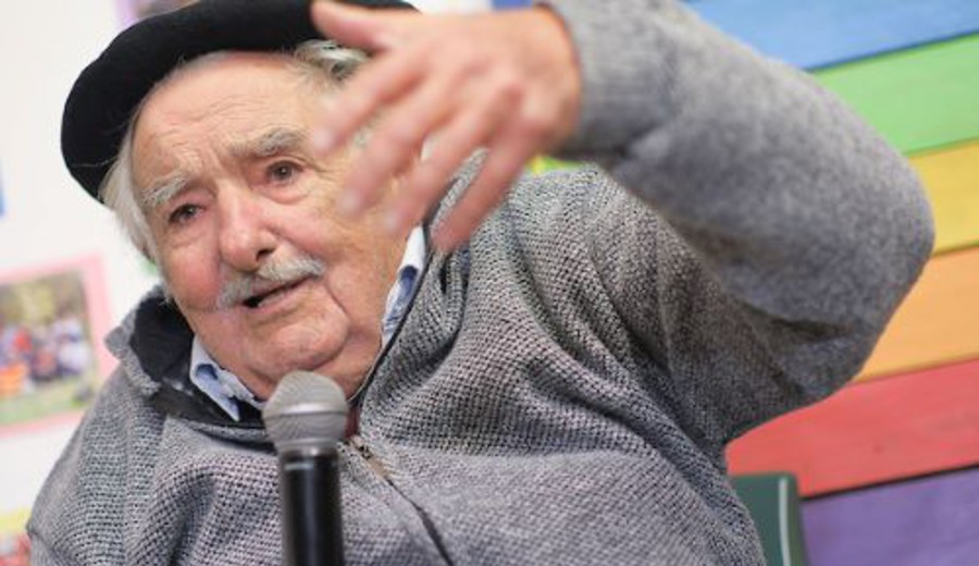 imagen de Mujica será intervenido este viernes para colocarle un stent de esófago